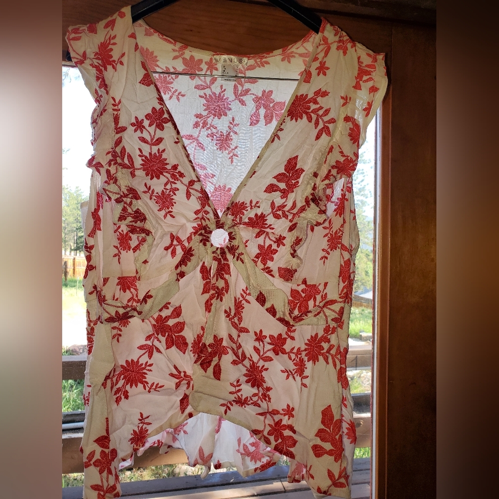 Venus size 18 red & white floral linen like top